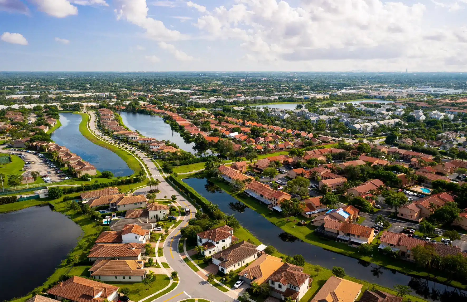 Propiedades en Pembroke Pines, bienes raíces de lujo, Gaby Fruch Team, inversión en Pembroke Pines, asesoría inmobiliaria Florida, residencias exclusivas Pembroke Pines, mercado de lujo en Florida, propiedades exclusivas Miami, bienes raíces premium Pembroke Pines, compra de propiedades de lujo