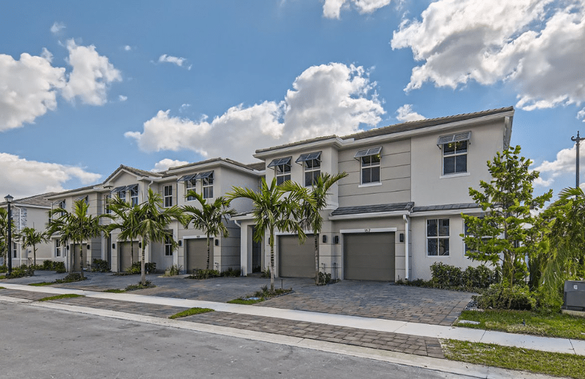 Merrick Square, townhomes en Pembroke Pines, viviendas Merrick Square, comunidad Merrick Square, casas en Pembroke Pines, propiedades Merrick Square, D.R. Horton Merrick Square, Merrick Square Florida, Merrick Square amenidades, Merrick Square precios, Merrick Square ubicación, Merrick Square planos, Merrick Square fotos, Merrick Square disponibilidad, Merrick Square venta, Merrick Square lujo, Merrick Square comunidad cerrada, Merrick Square casa club, Merrick Square piscina, Merrick Square gimnasio